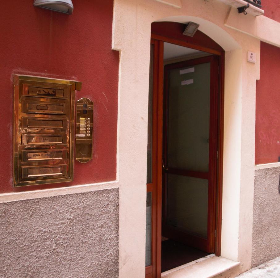 Right House - Characteristic Marina District Apartment Cagliari Exterior foto